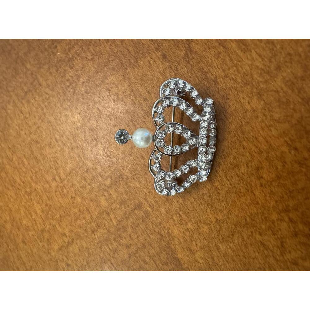 Crown-Shaped Rhinestone and Pearl Brooch Pin j-226